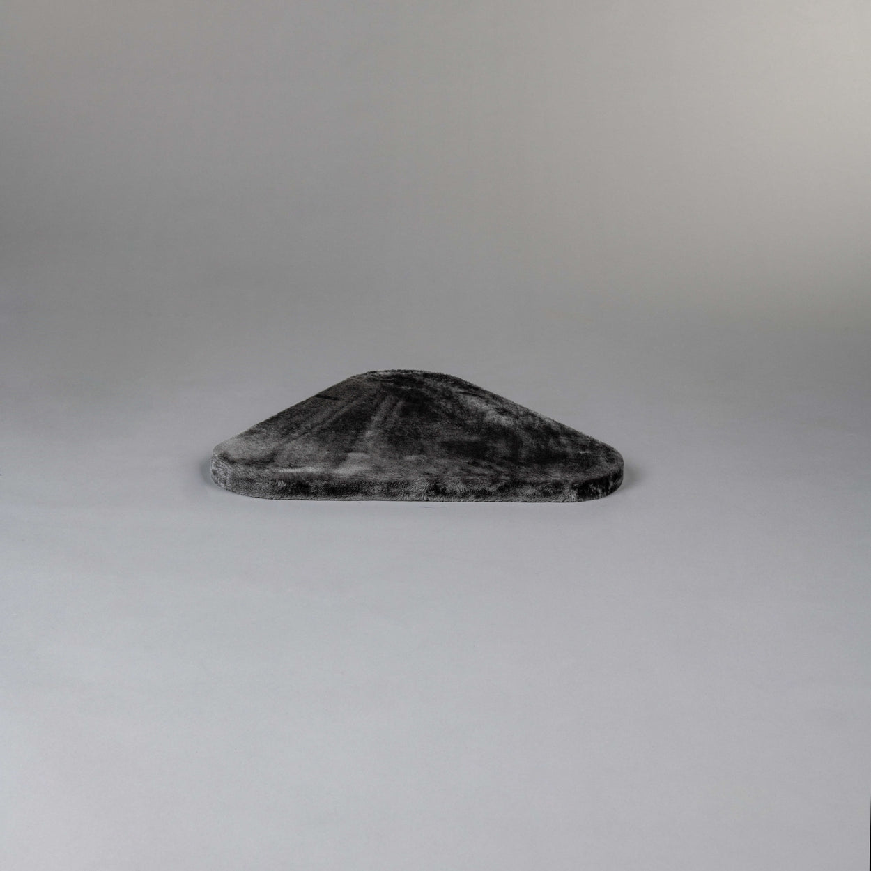 Large, Dark Grey Lying Area Step Triangular For Royalty (for 12, 15 or 20 cm poles)
